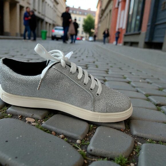 NIB Jewel Badgley Mischka Sparkle Fashion Sneakers - Size 9.5 - Picture 2 of 7